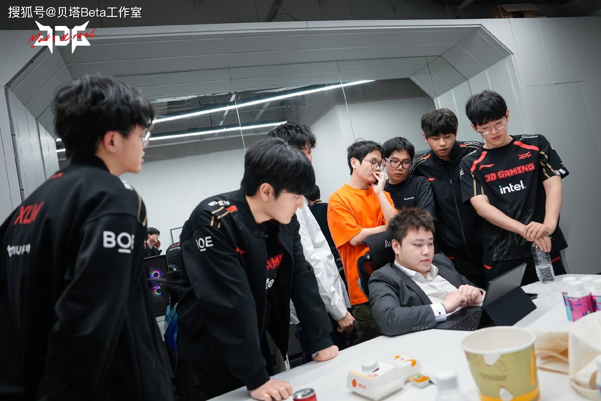 Cryin：MSI队伍，我觉得是BLG、TES和JDG三选二48亮388回复英雄联盟